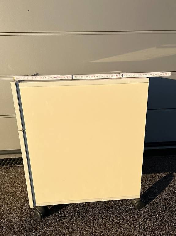 Korpus: Rollcontainer weiss mit 2 Schubladen und Hängeregister – Gebraucht aus Bellikon von Ndorfer 3