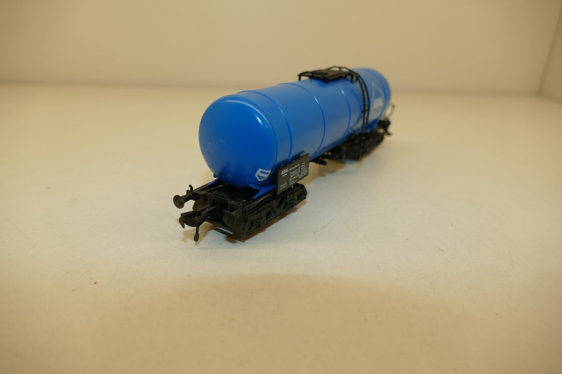 Fleischmann Modellini di ferrovie: Fleischmann H0: DB Kesselwagen Aral – Usato da Niederhasli venduto da rail-duerst 3