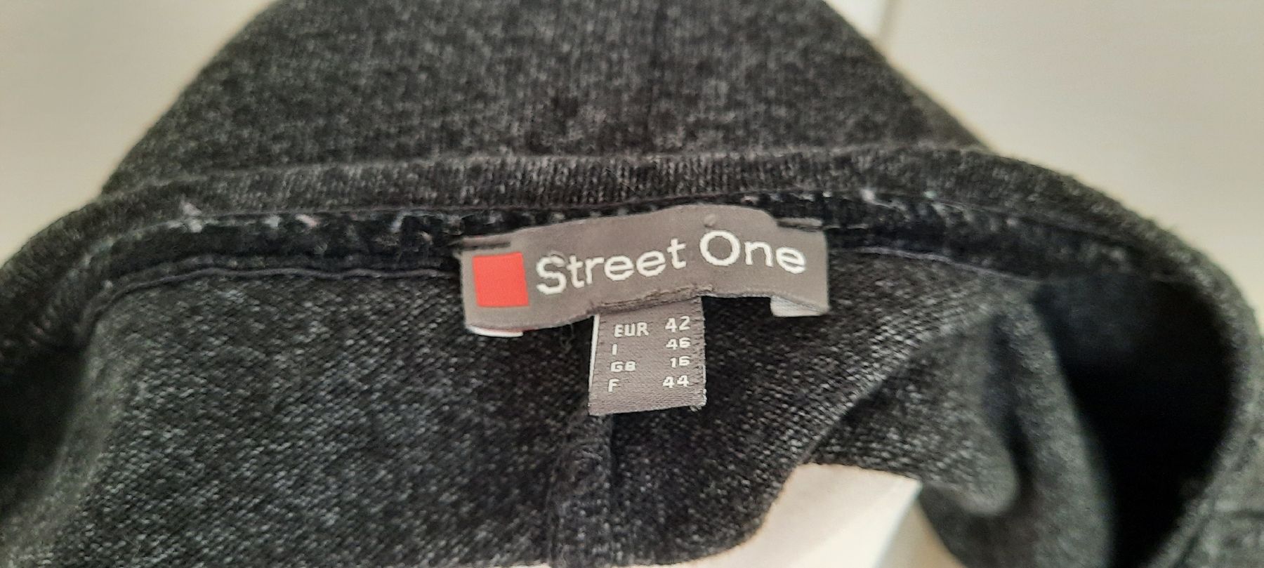 Pullover & Sweatshirts: ***STREET ONE*** Feinstrickpulover antrazit Gr 42 – Gebraucht aus Wädenswil von H2H_Secondhandshop 4