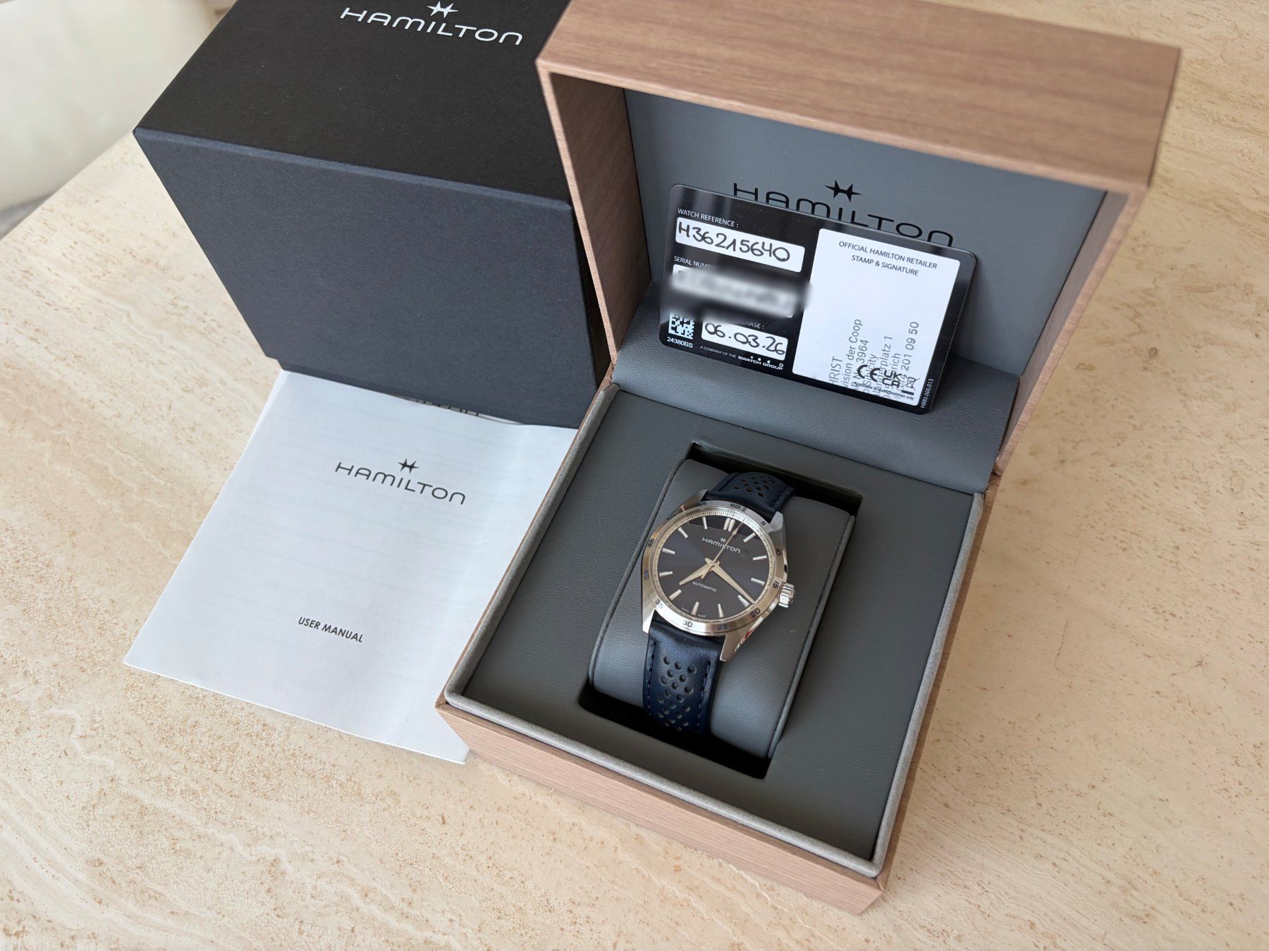 Hamilton Orologi: Hamilton Jazzmaster Performer Auto 38mm Blau H36215640 – Nuovo (secondo la descrizione) da Horgen venduto da magma94 3