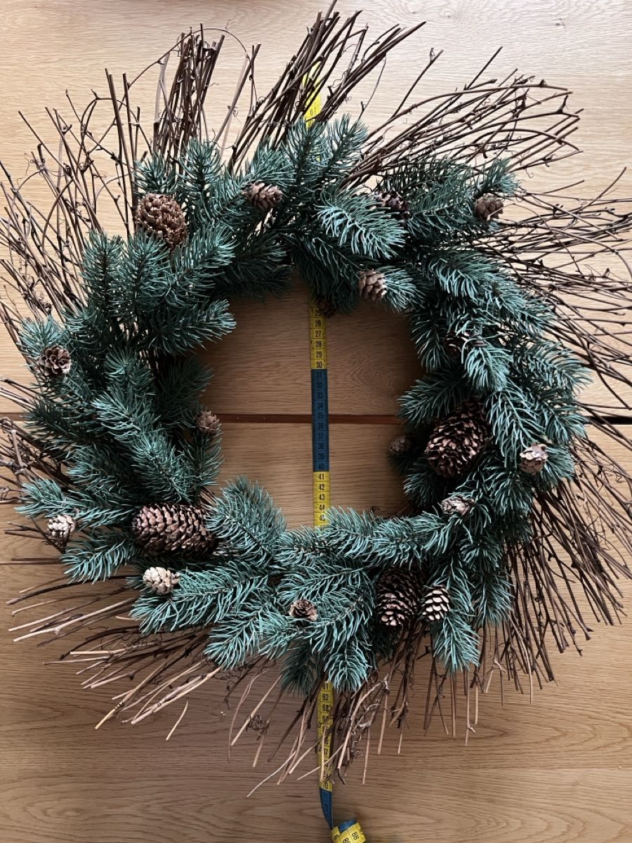 Globus Toutes les décorations: Wunderschöner Adventskranz, Winterdeko mit Tannenzapfen, Neu – Neuf (Voir description) à Teufen AR par Maleaa