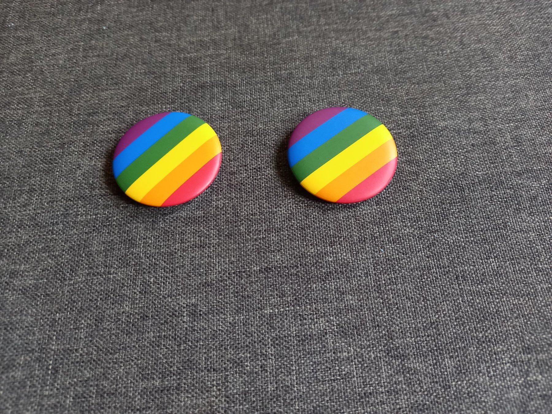 Placchette & Badge: 50x Badge Pin LGBT – Nuovo e nell'imballaggio originale da Lausanne venduto da novastoris