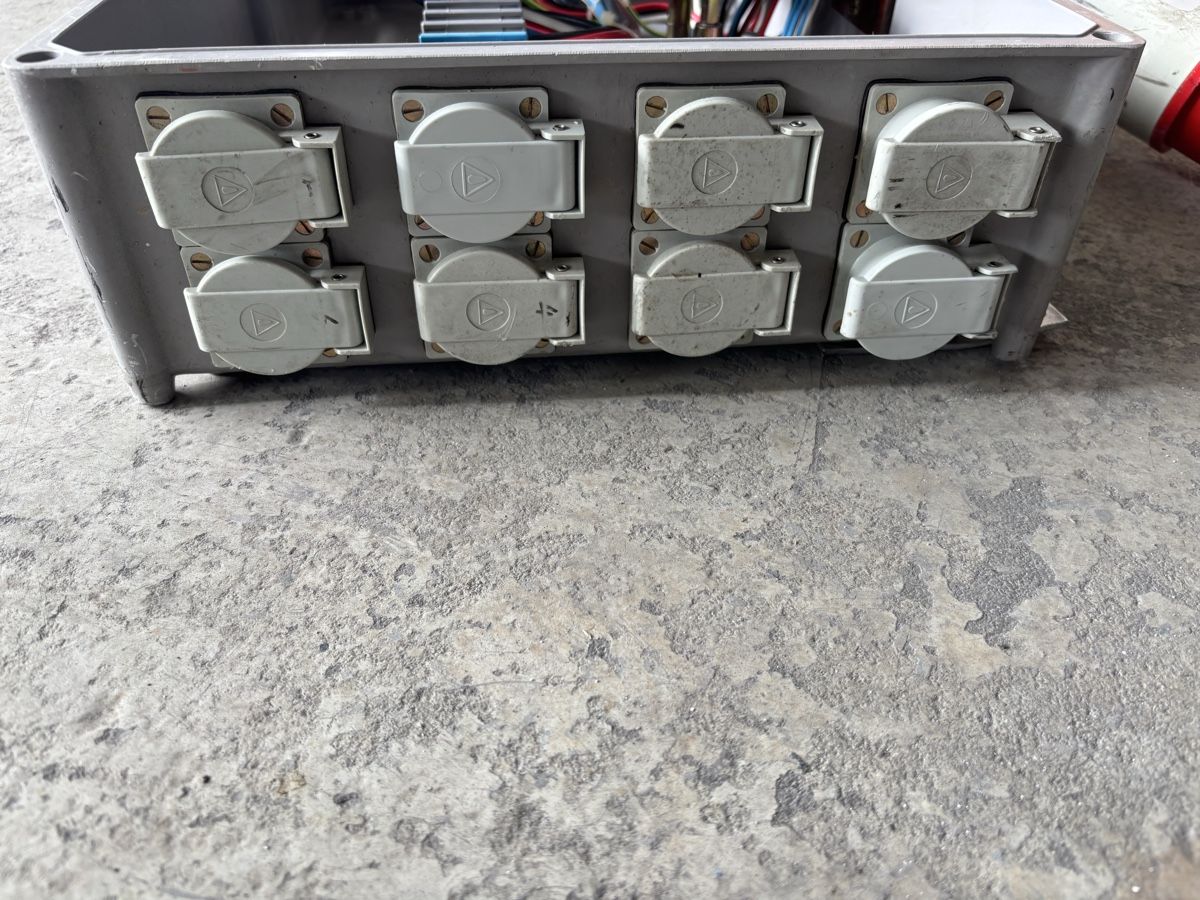Elektrotechnik: 5 Stück Elektroverteiler/Baustromverteiler – Gebraucht aus Inwil von Titanium22 4