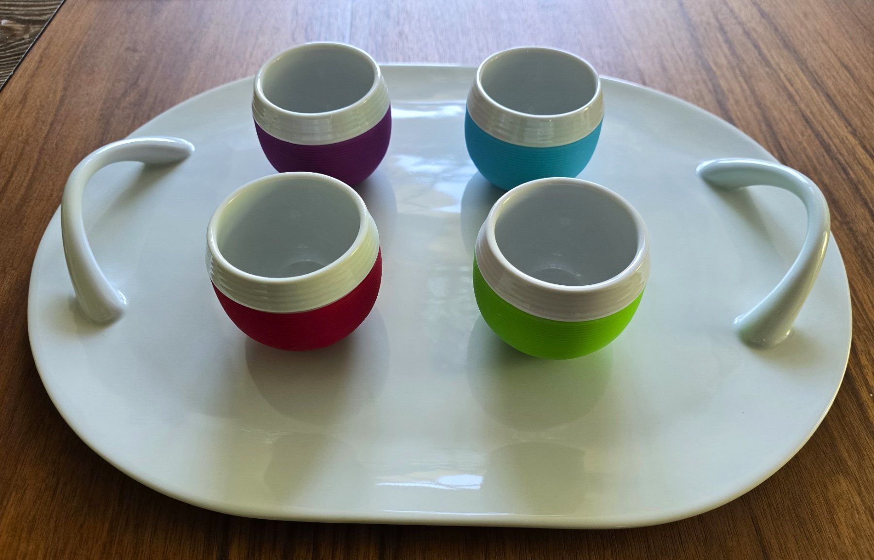 Set di piatti: Tee Kaffee Becher mit Tablett – Usato da Kloten venduto da xenia-ainex