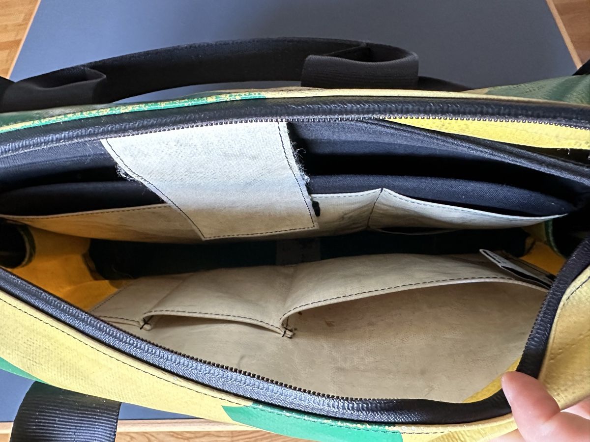 Freitag Taschen: FREITAG Tasche ORIGINAL // Laptopfach gepolstert – Gebraucht aus Zürich von Birdi0 4