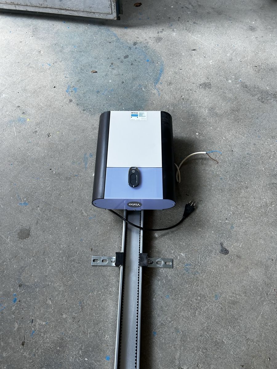 Altro Materiale elettrico: Garagentorantrieb mit Schiene gebraucht – Usato da Schaffhausen venduto da Gamasa