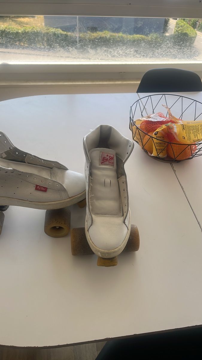 Pattini in linea & Pattini a rotelle: Chaussures à roulettes blanches taille 39 – Usato da Peseux venduto da vig_tkt6