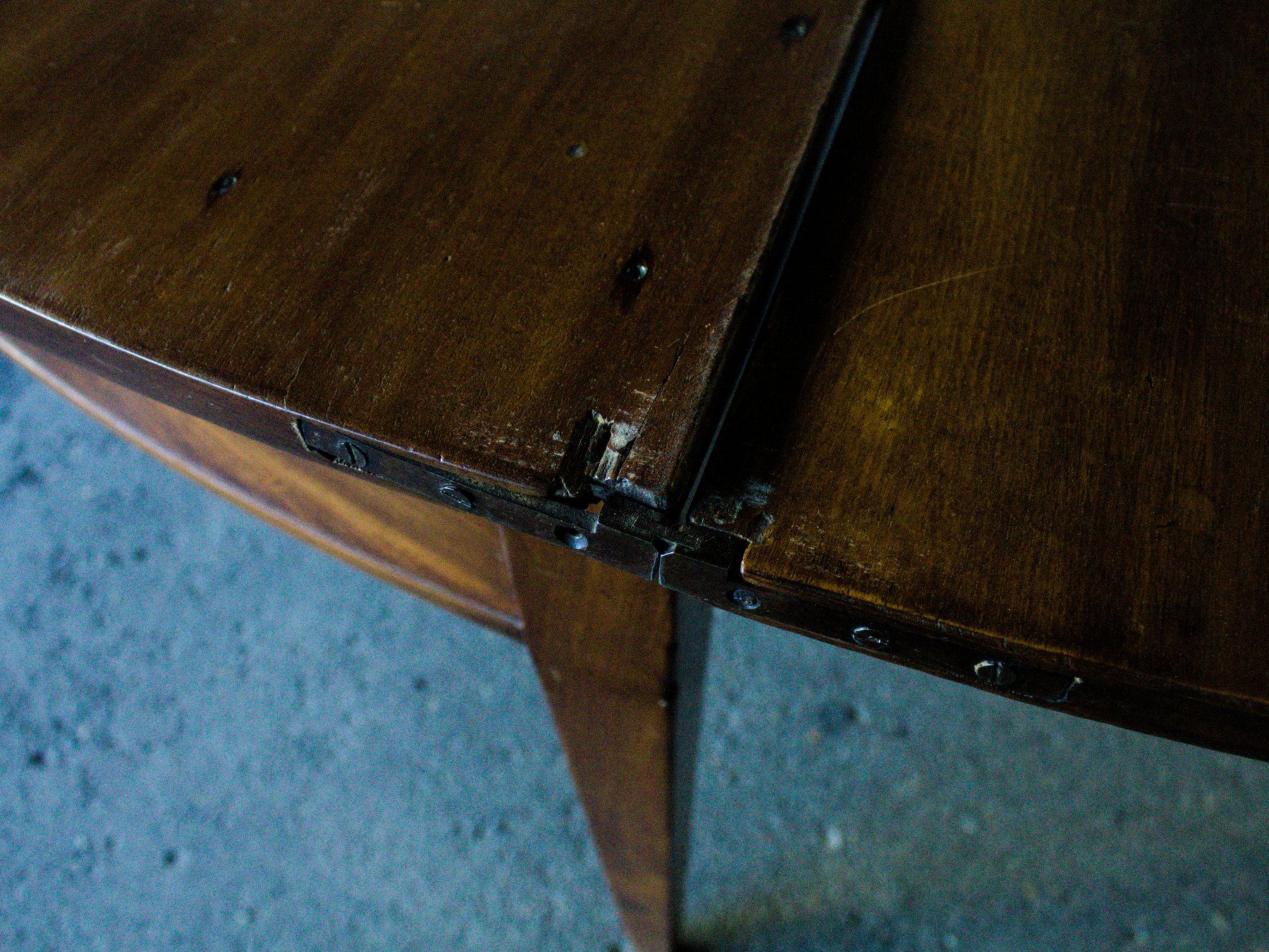 Tavoli: Grande table demi-lune – Usato da Les Mayens-de-Sion venduto da valbroc 6