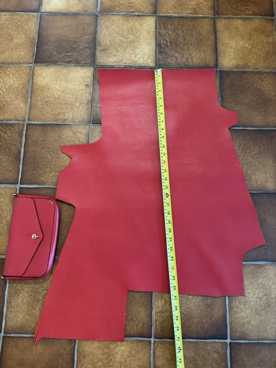 Tessuti: Red Leather Craft Fabric , 1.9mm. – Nuovo (secondo la descrizione) da Veyras venduto da ValClasse