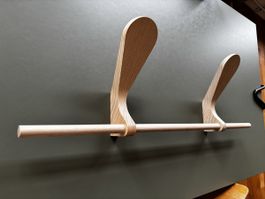 Atelier Pfister - Garderobe Carignan mit zwei Kleiderbügeln 