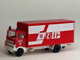 VE1- Praline Mercedes Kastenwagen Feuerwehr
