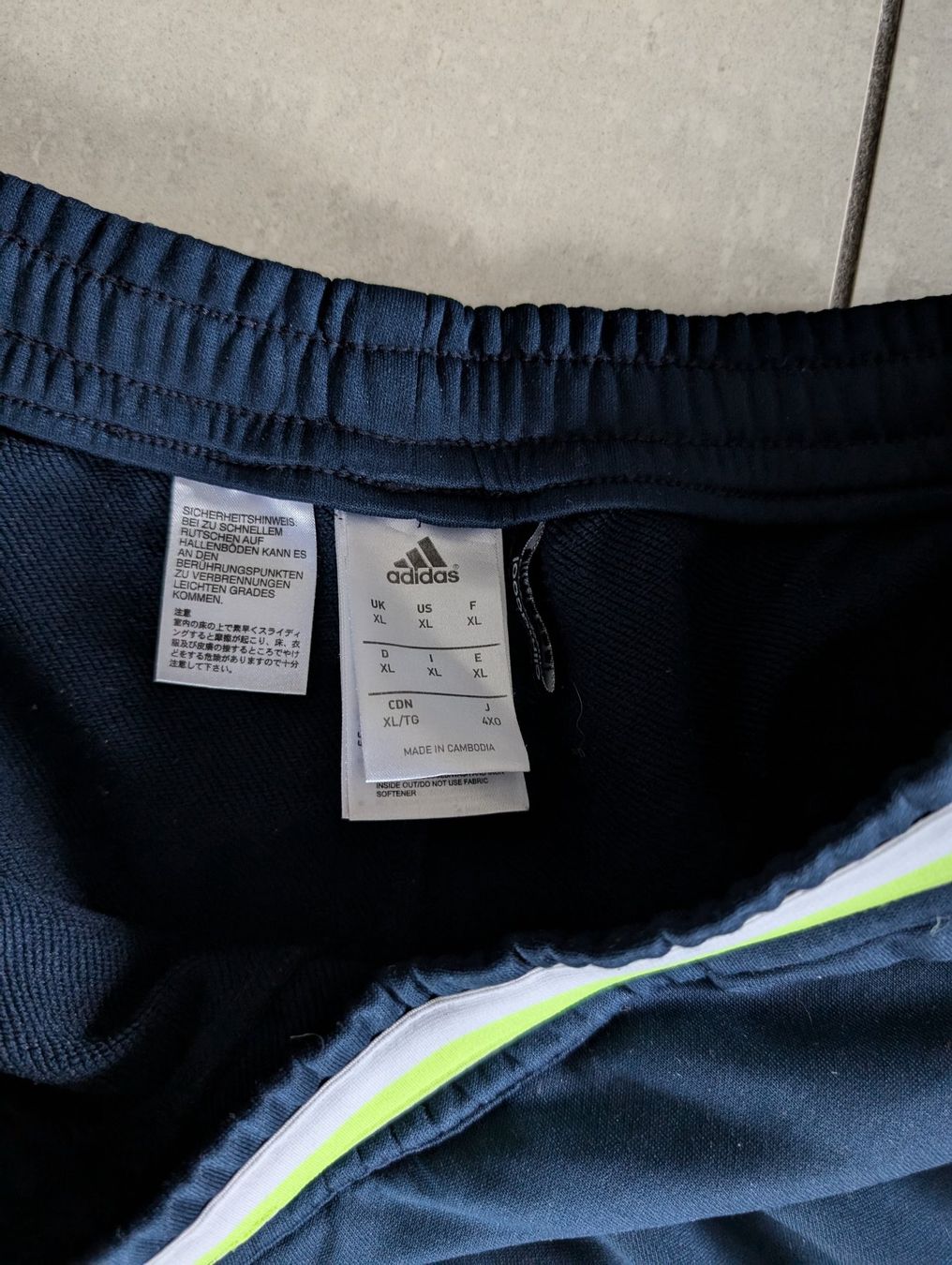 Adidas Hosen: SCHWEDEN Trainer Hose - Grösse XL – Gebraucht aus Spiegel b. Bern von Natix 1