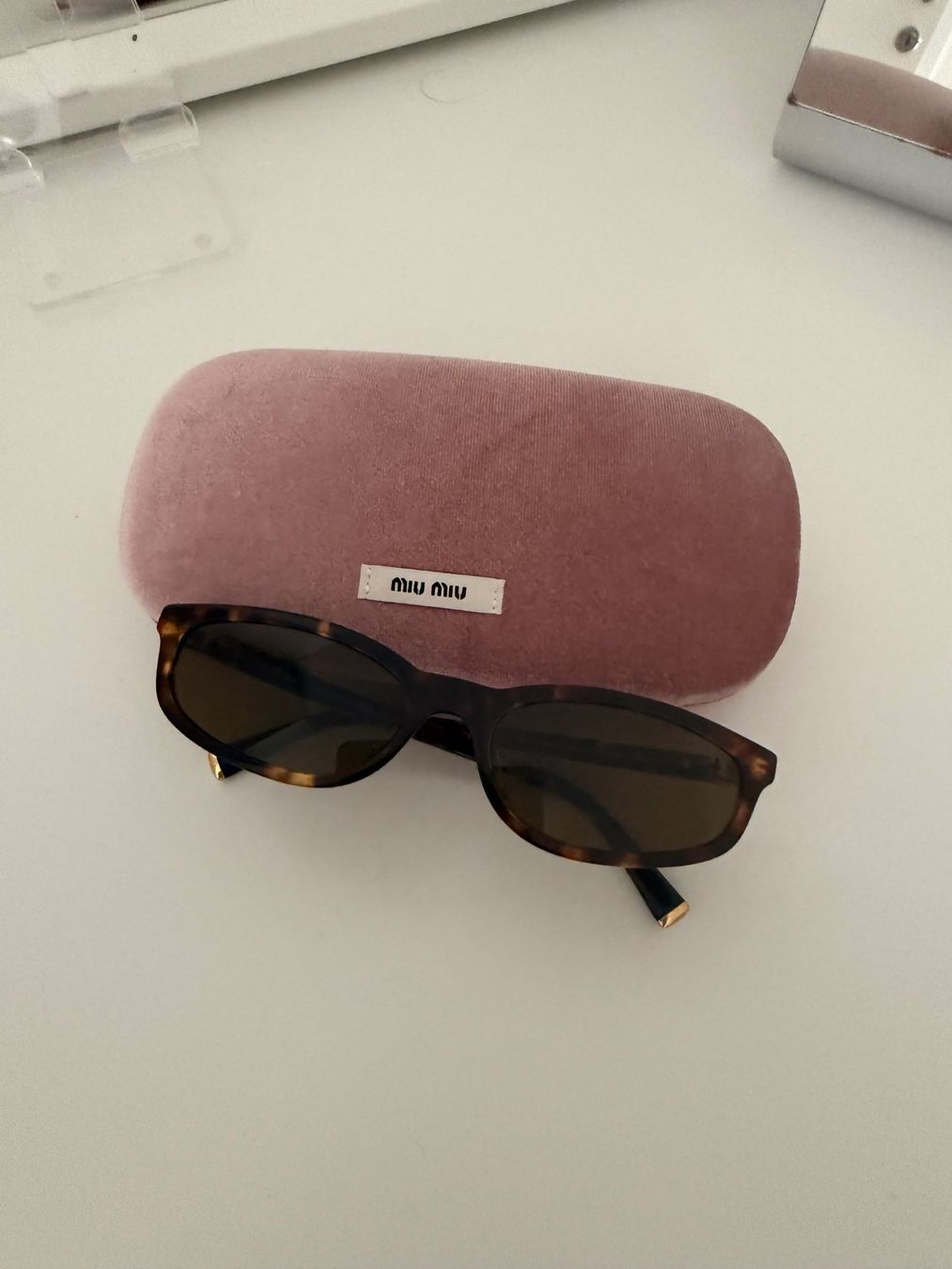 Miu Miu Occhiali & Lenti: Miu miu Sonnenbrille MU A06S – Nuovo e nell'imballaggio originale da Landquart venduto da Fisch0004