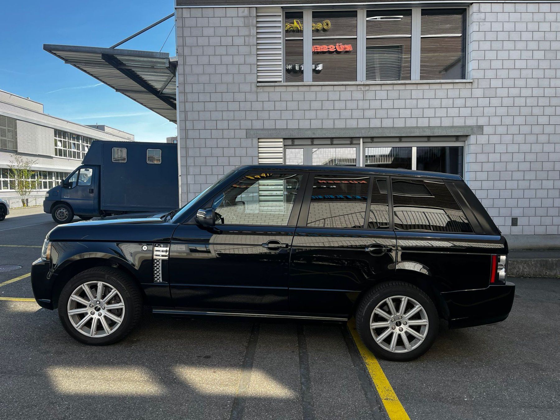 Land Rover Automobili: Land Rover Range Rover 4.4 TDV8 Vogue Automatic – Usato da Bäch SZ venduto da Olivier_Sales 1