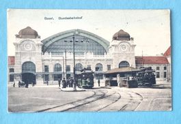 Basel - Bahnhof - Strassenbahn - Tram bei der Haltestelle