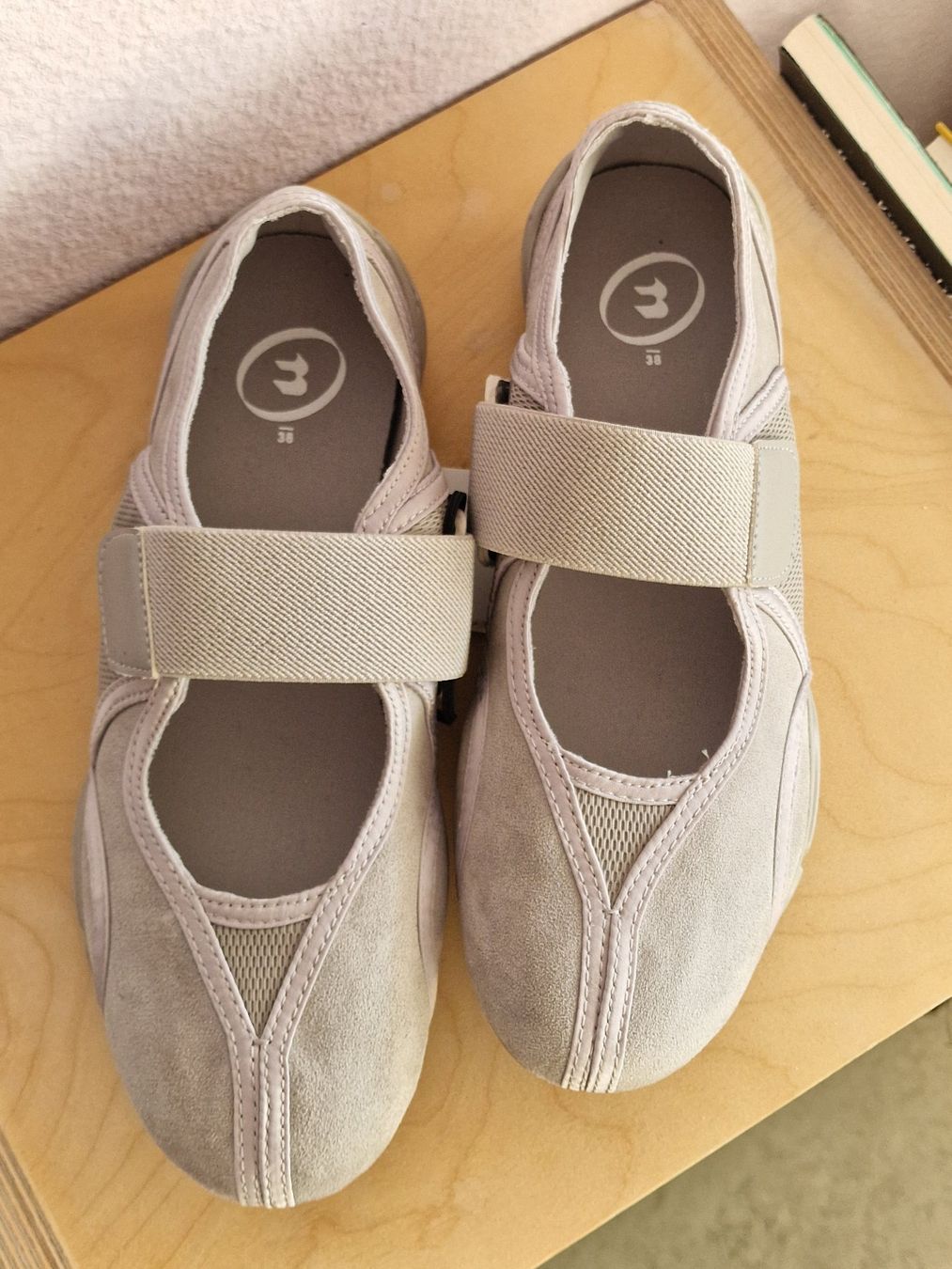 Bershka Scarpe da uomo: Sportliche Ballerinas hellgrau – Nuovo e nell'imballaggio originale da Zürich venduto da linamad