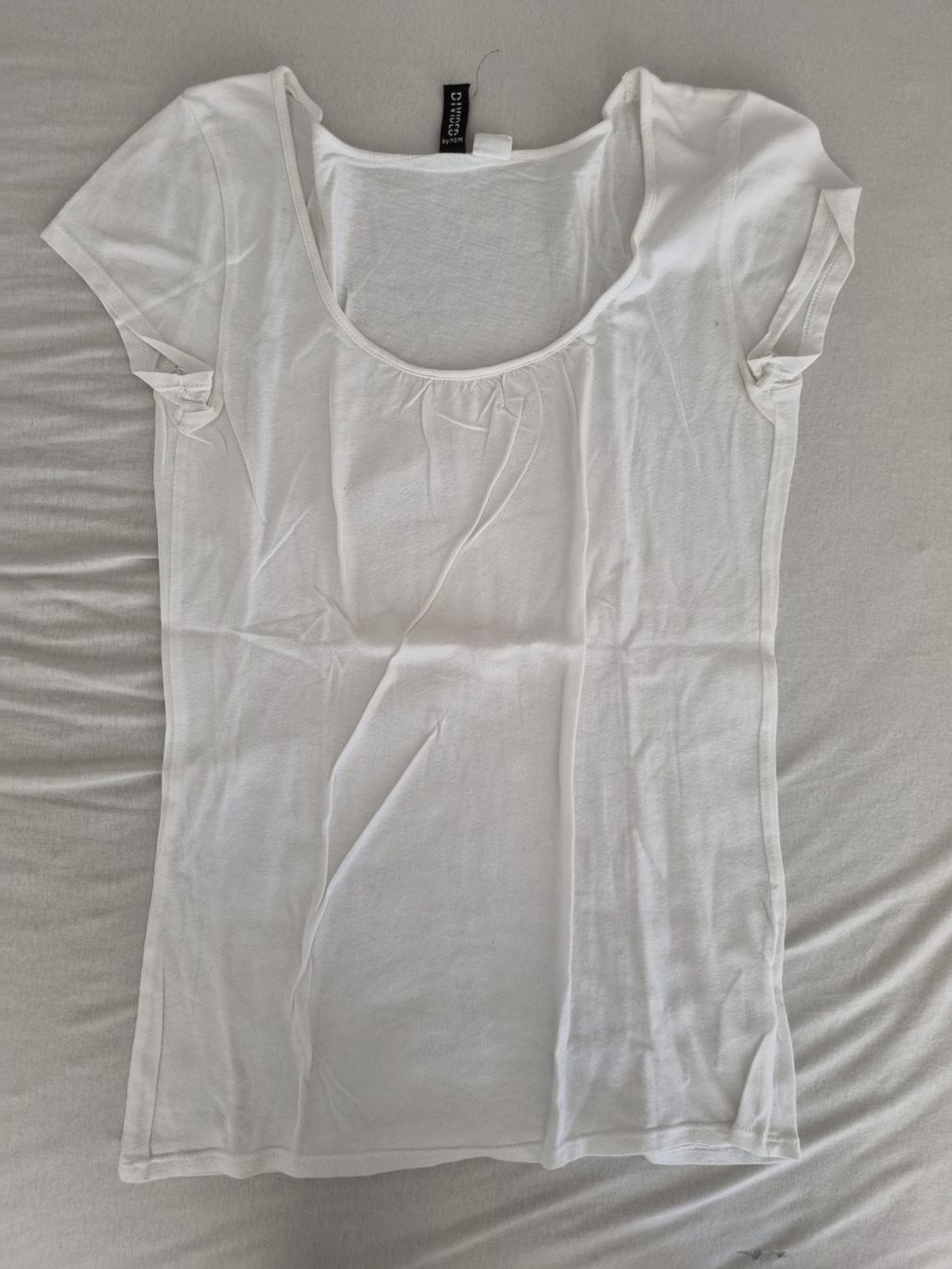 H&M T-Shirts: Weisses T-Shirt "Devided by H&M" (Gr. 36) – Gebraucht aus Gams von federli29