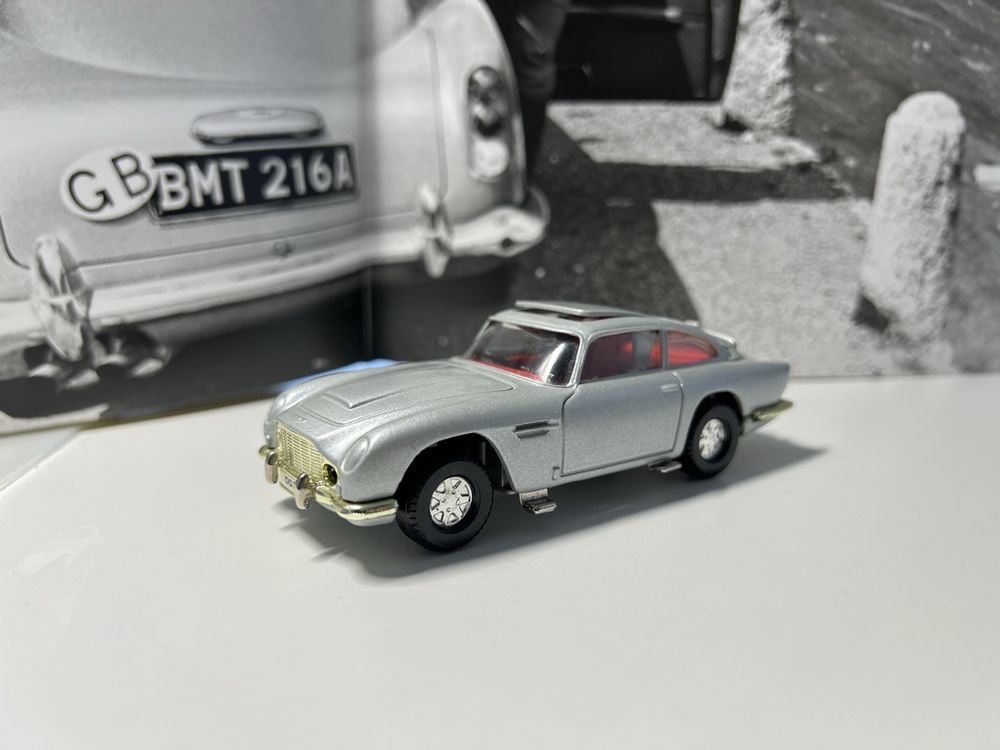 Miniature Aston Martin DB5 007 - Corgi Classics 1:43 - Occasion - État à Vérifier
