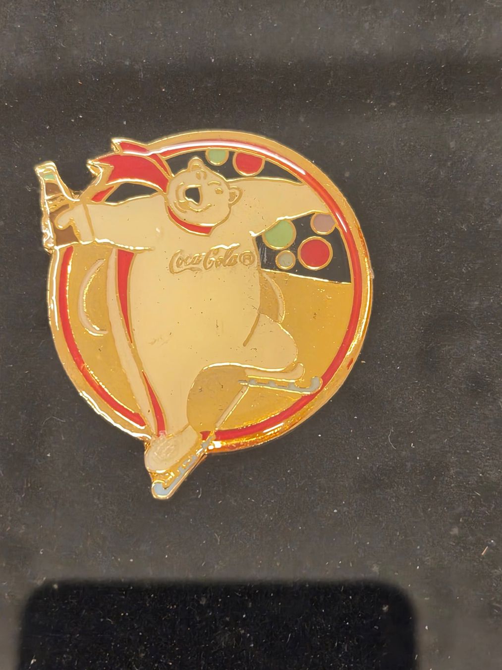 Coca-Cola Placchette & Badge: Pin Brosche Badge goldfarben, 10 Stk, Coca Cola – Nuovo (secondo la descrizione) da Pratteln venduto da Dollshop 7