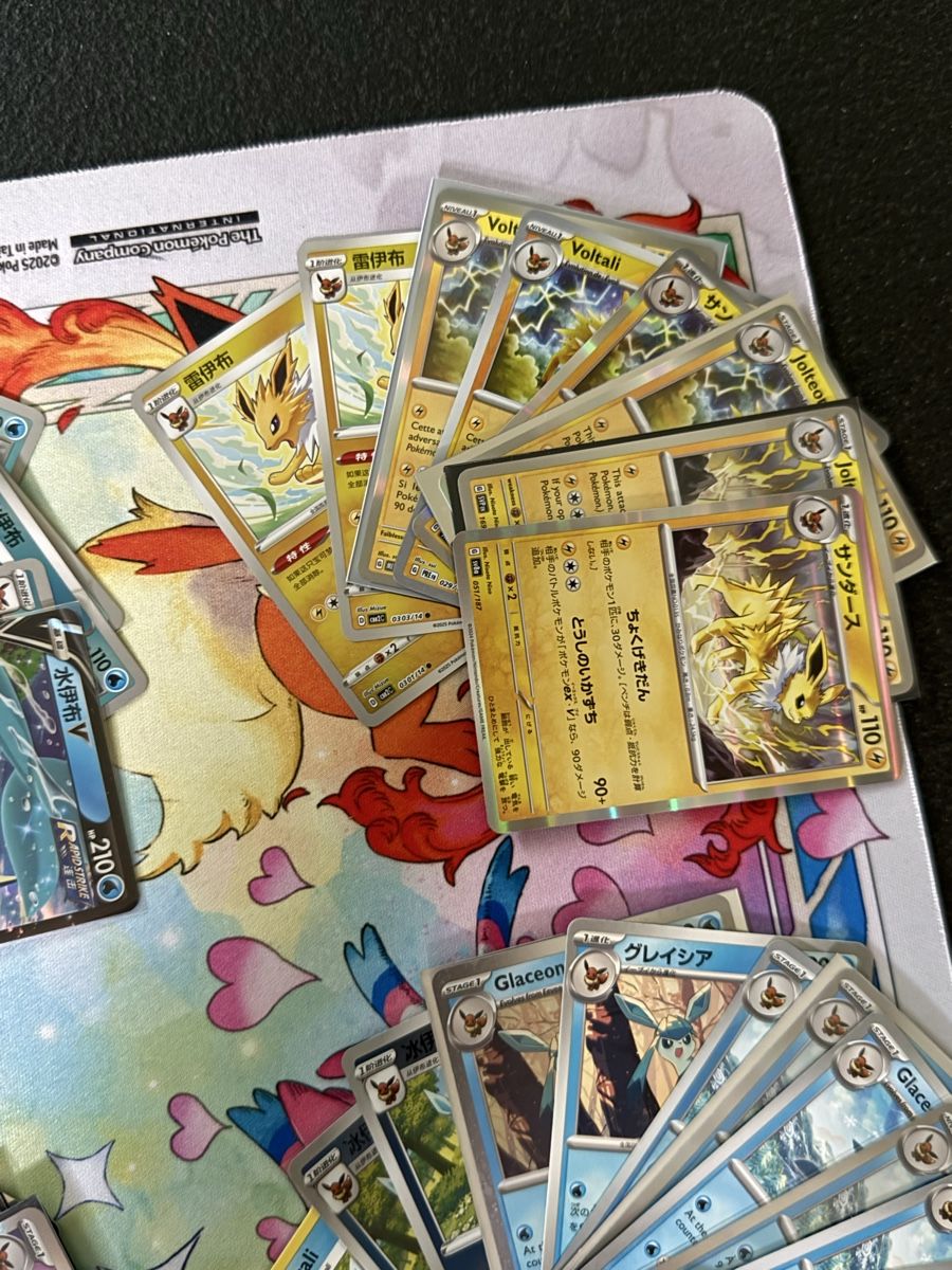 Pokémon Carte collezionabili: Pokémon - Eevee & Family 100 different  cards  – Nuovo (secondo la descrizione) da Uvrier venduto da sauma85 2
