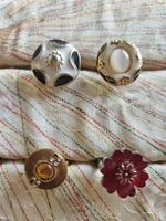4 bagues émail et rococo