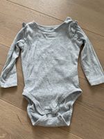 Baby Body H&M grau mit Rüschen Grösse 74 guter Zustand