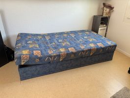 Gut erhaltene Bett-Liege mit Stauraum - ideal für Gäste!