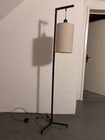 Stehlampe wie neu mit Glühbirne
