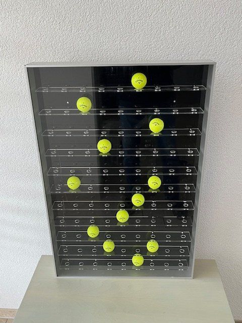 Vitrinen: Vitrine für 99 Golfbälle – Gebraucht aus Oberbipp von ZurlindenD