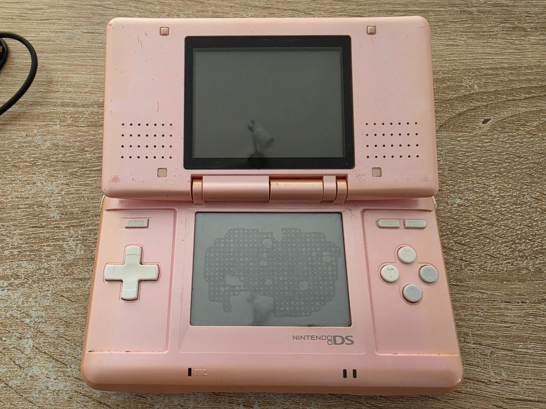 Nintendo Console: Nintendo DS in weiss/rosa – Usato da Sempach venduto da Knuckles17 2