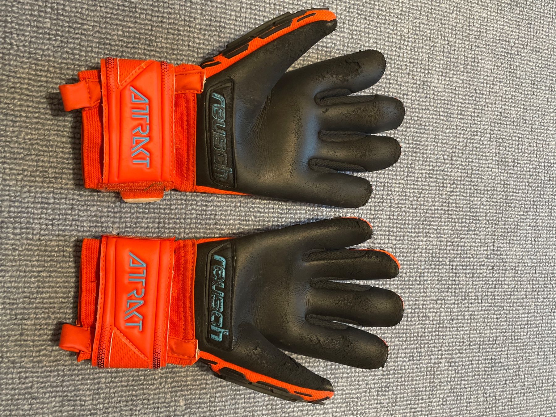 Reusch Kinderhandschuhe: Reusch Attrakt Torwarthandschuhe Gr. 7 – Gebraucht aus Wettswil von Chlaettermus 1