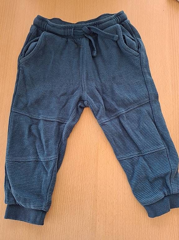 Pantalons: Hose Gr. 86 – D'occasion à Andwil TG par Dorro