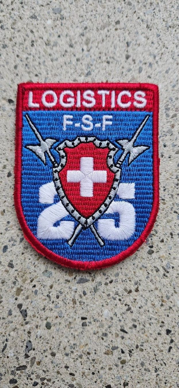 Schweizer Armee Plaketten & Abzeichen: *** Swisscoy Badge mit Klett *** – Neu und originalverpackt aus Riedholz von fr_sIruP