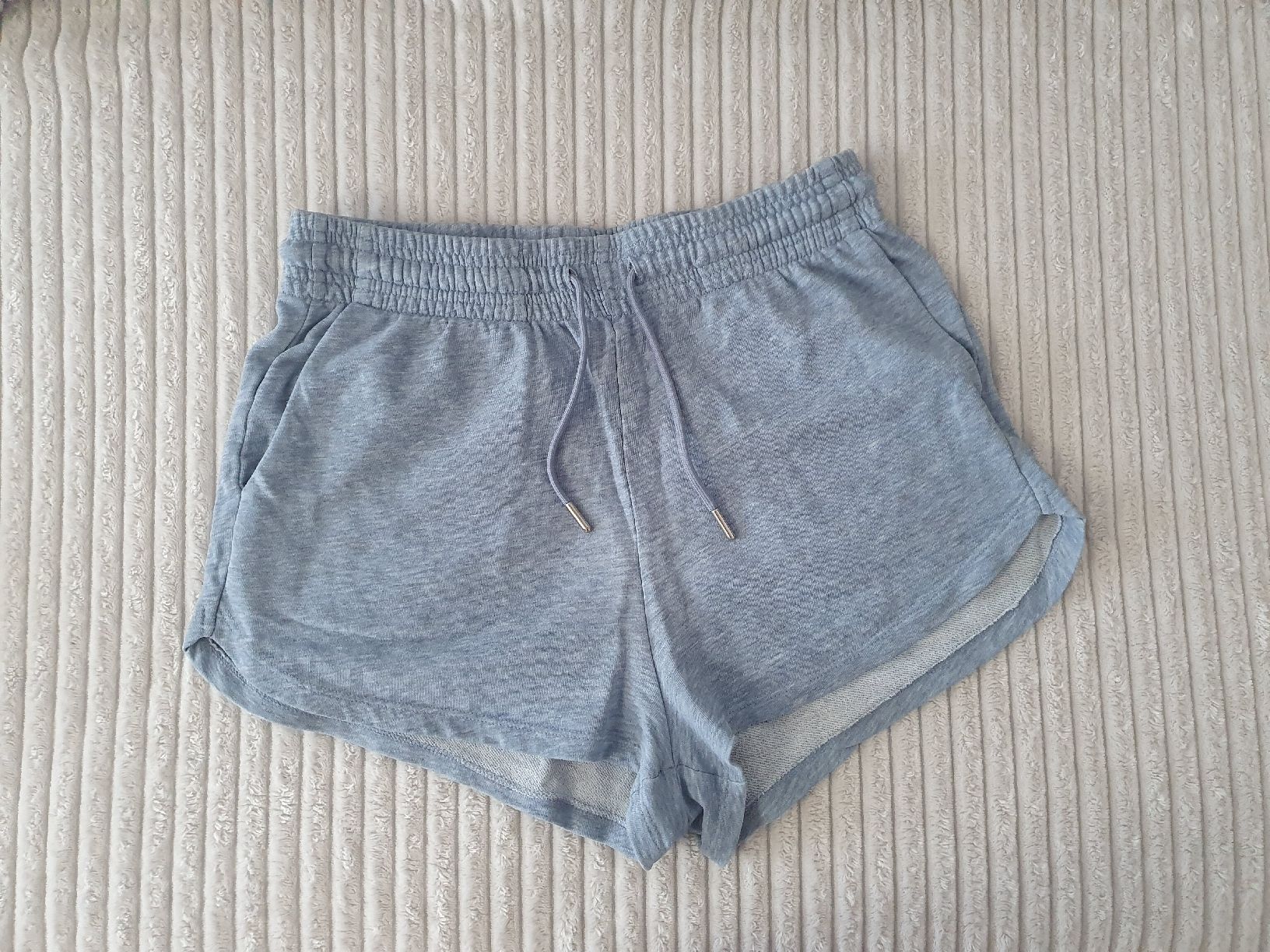 H&M Pantaloni: Hellblaue H&M Basics Shorts Grösse M – Nuovo (secondo la descrizione) da Wetzikon ZH venduto da FundusFuchs