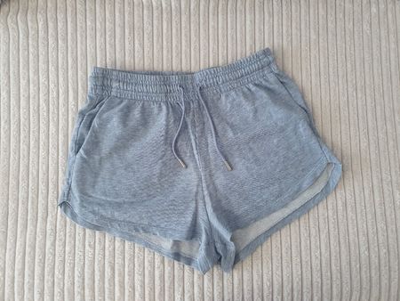 Hellblaue H&M Basics Shorts Grösse M