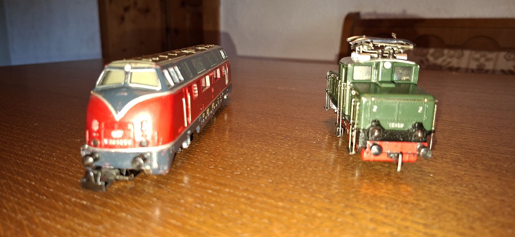 Märklin Modellini di ferrovie: H0 Märklin AC Analog E6302 + V200 056 Loks. – Usato da Pfäffikon ZH venduto da gub_2j76 4