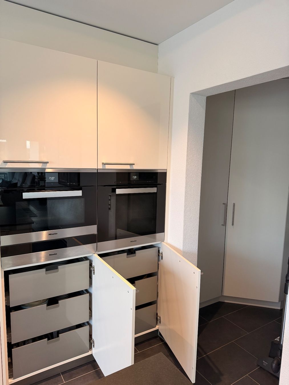 Cucine complete: Küche komplett - Schweizer Küchenbauer – Usato da Bremgarten AG venduto da bbu_vsg9 5
