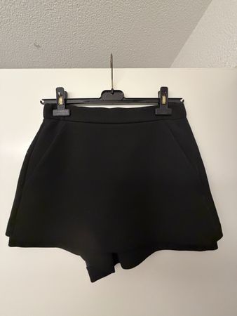 Maje Shorts/Minijupe schwarz Gr. 36 neuwertig