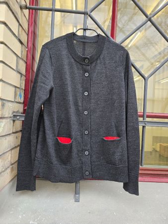 Kleidung: COS Cardigan grau/rot (38)