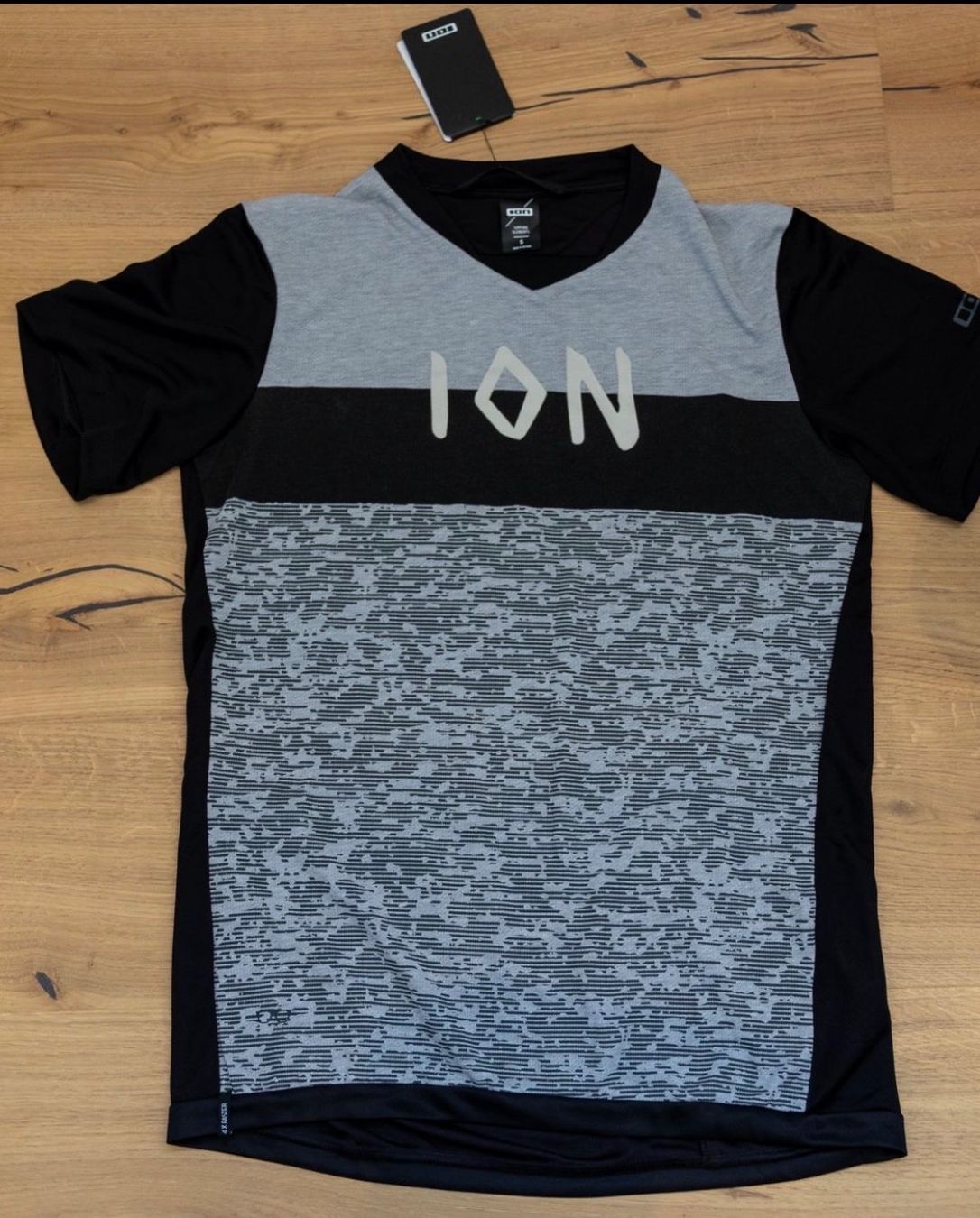 T-Shirts: ION Tee SS Scrub Gr. S neu – Neu und originalverpackt aus Rümlang von Jennyanna