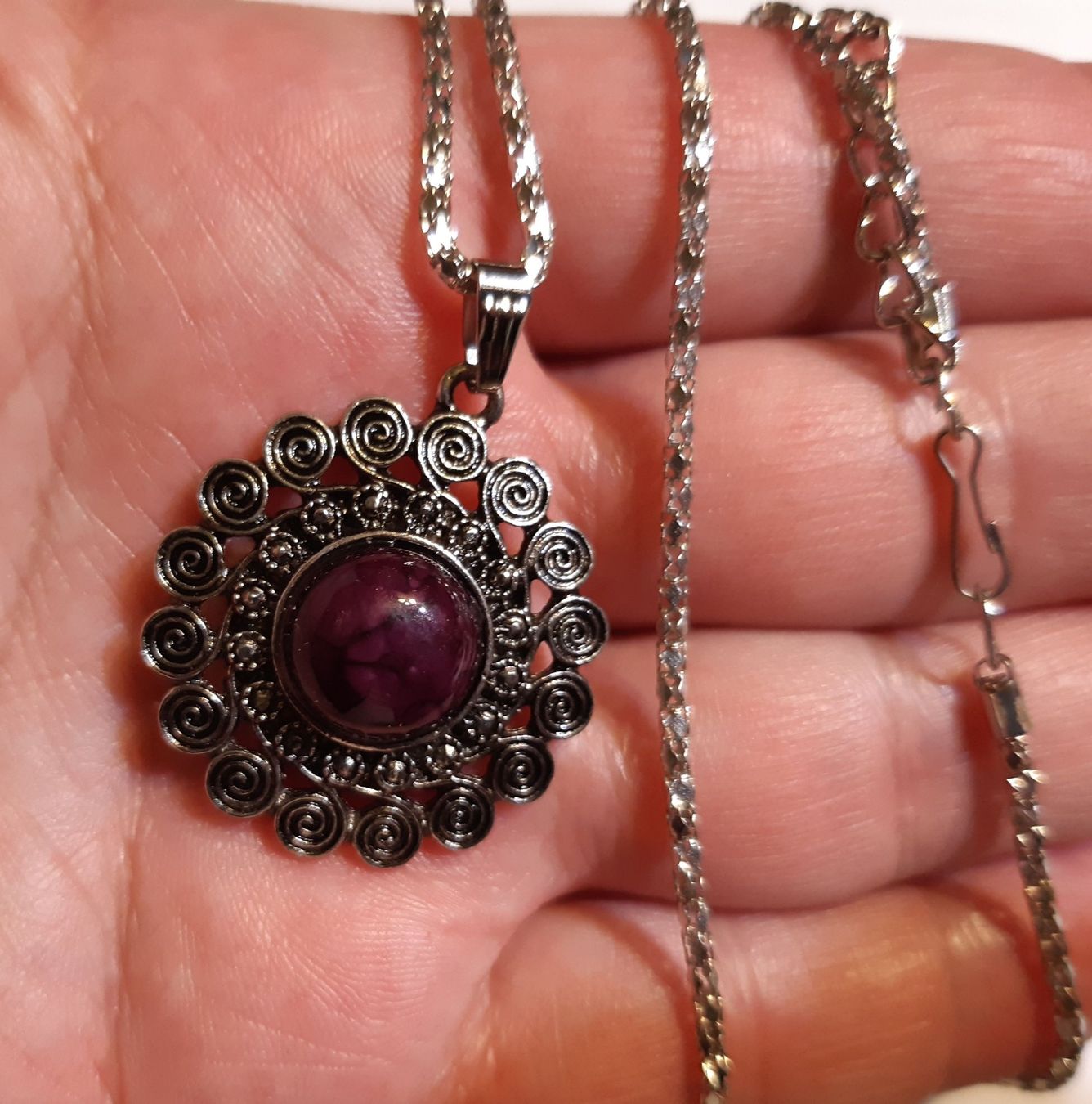 Catenine: Neue Halskette mit Stein Bordeau Einzelstück – Nuovo e nell'imballaggio originale da St. Margarethen TG venduto da Smiley-Face 2