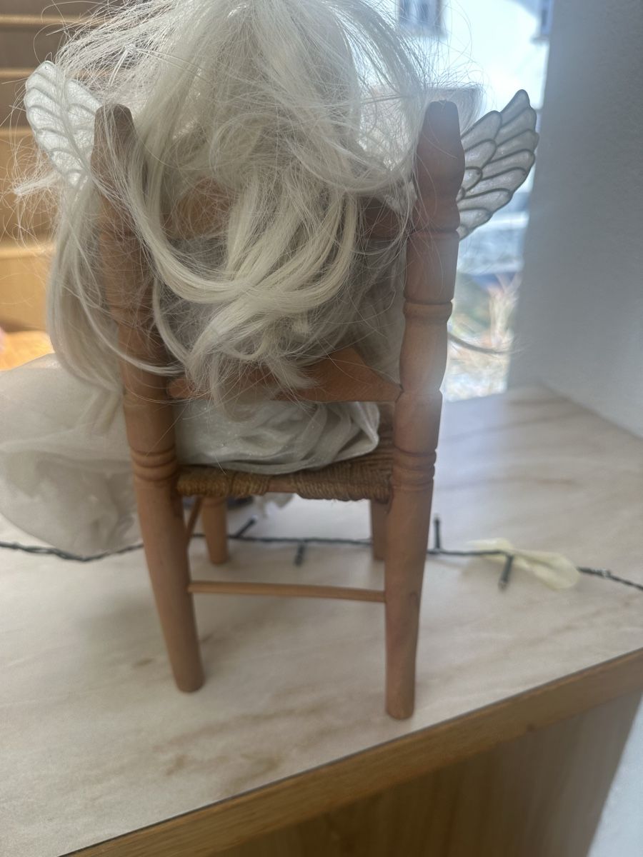 Bambole: Puppe ( Engel) auf Stuhl – Usato da Tschierv venduto da Screamingwolfguitars 2