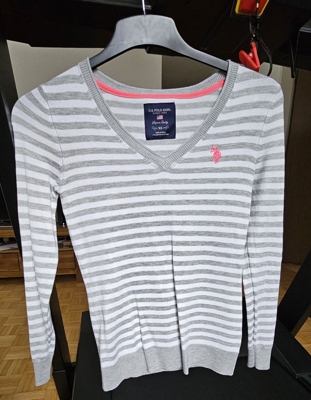 Pullover & Sweatshirts: U.S. Polo Assn. Pullover, gestreift, Grau/Weiss, XS – Gebraucht aus Embrach von georgiana