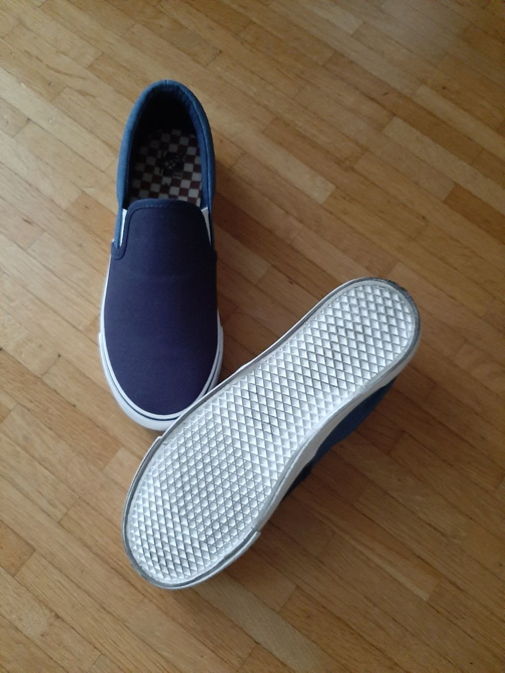 Chaussures garçon: Chaussures  Bleues Taille 37  – Neuf (Voir description) à Petit-Lancy par pecaesculca 2