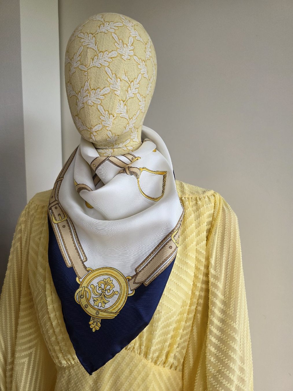Celine Foulard & Sciarpe: Celine Seidentuch 80x80 cm Vintage – Usato da Zürich venduto da LIMAR 7