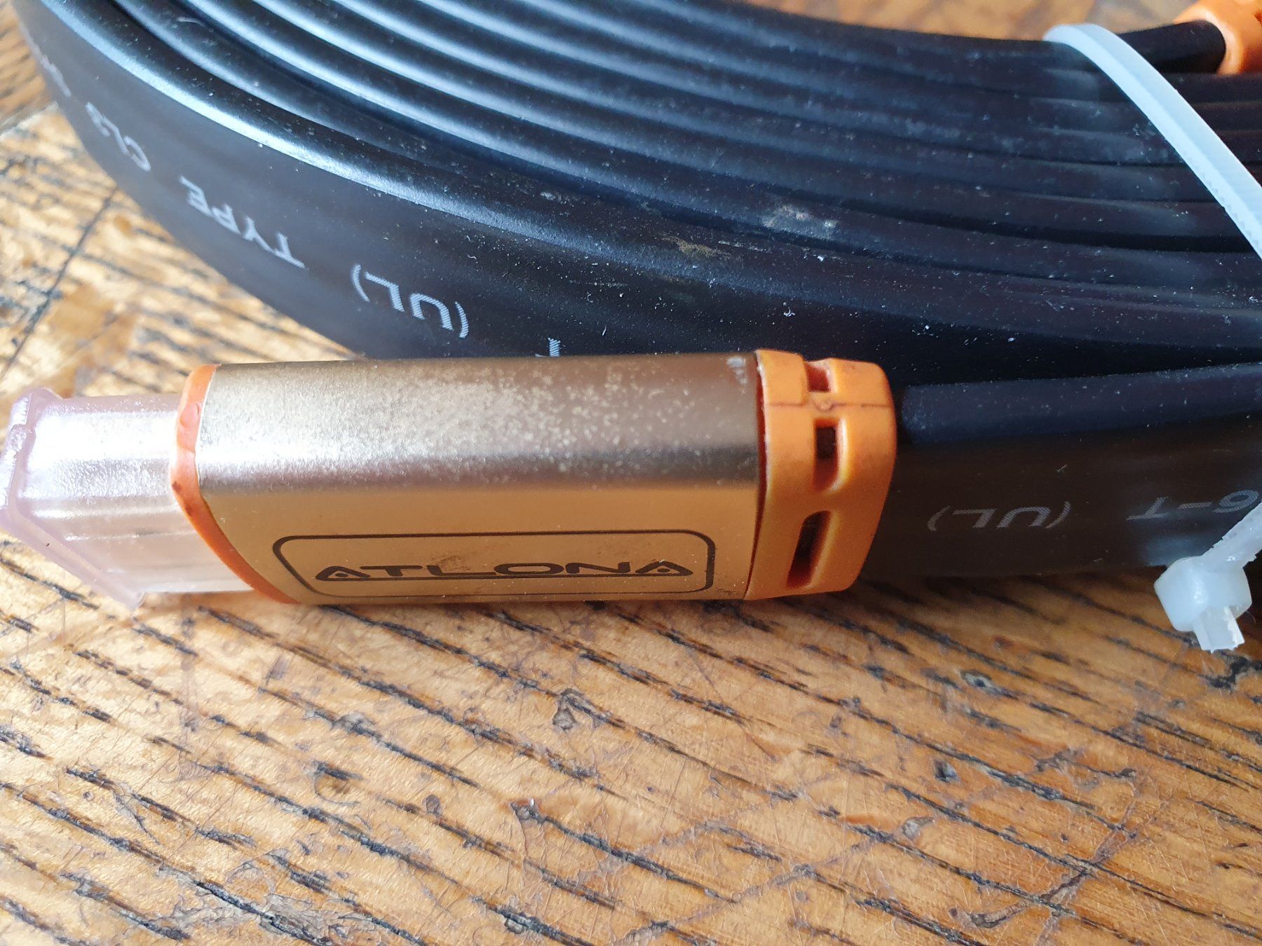 Kabel: Atlona HMDI Kabel 5m, flach – Gebraucht aus Genève von Kuttel 1