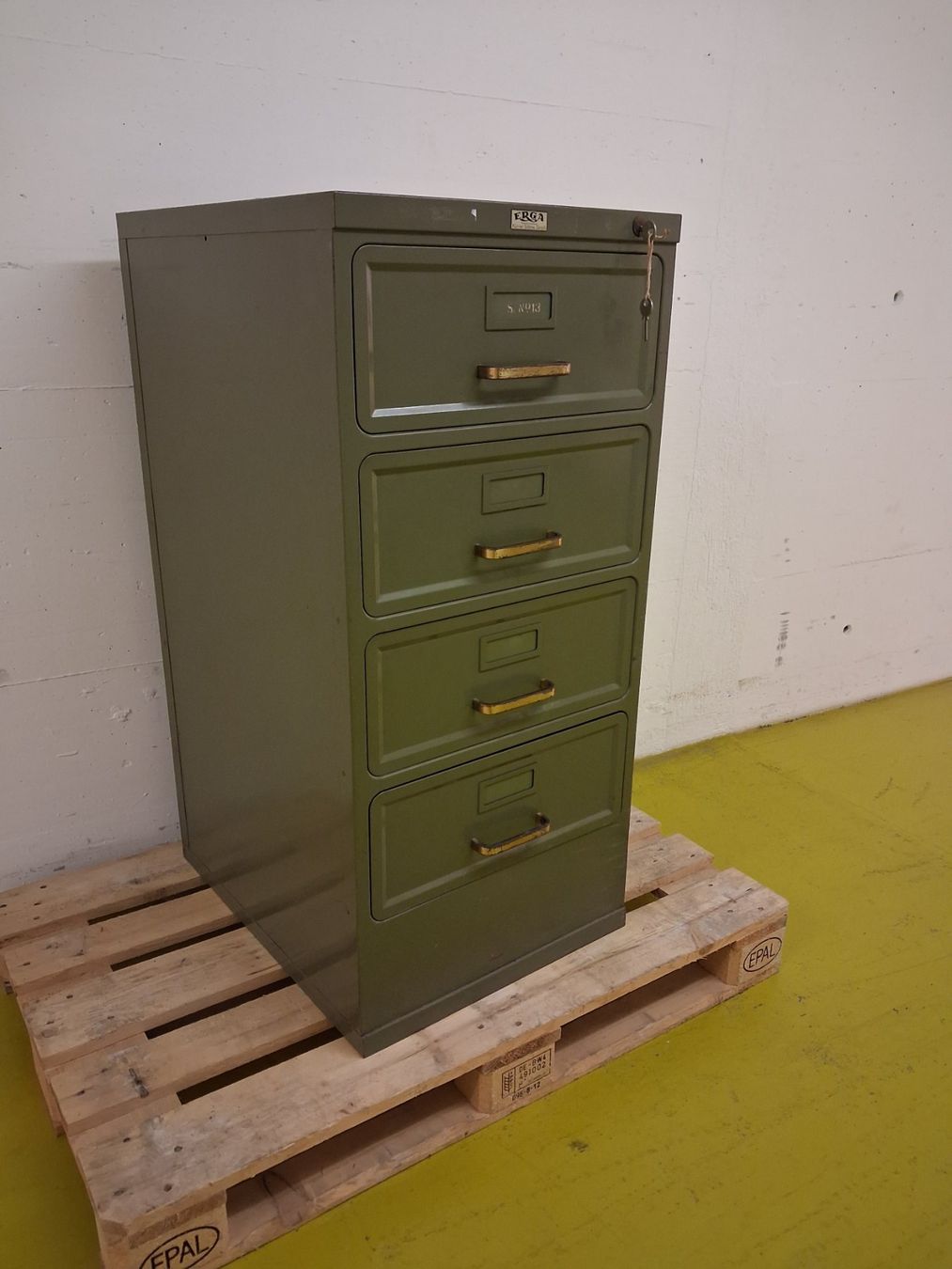 Armoires: Akter Schrank Karteikarten – D'occasion à Winterthur par lampenretter