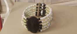 Mehrreihiges Armband mit Holz-Element und Perlen