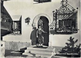 GR 182 Pontresina Engadinerhaus Tracht