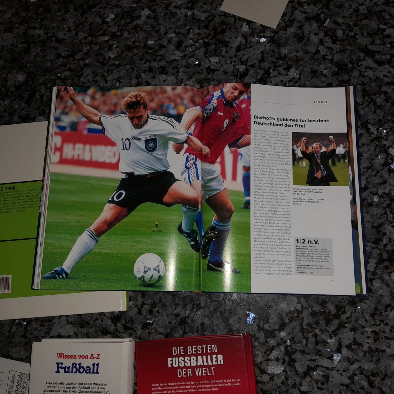 Libri: Diverse Fussball Bücher – Usato da Cham venduto da vento9 4